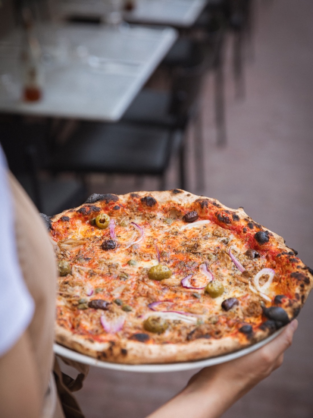 Pizza con olivas y cebolla
