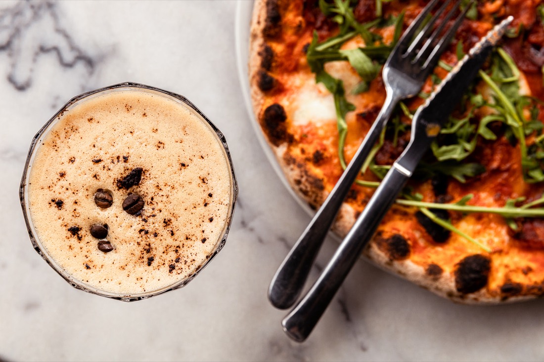 Pizza y café espresso